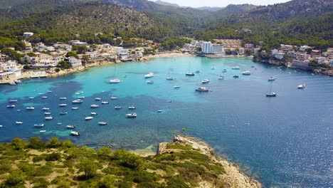 Drohne-Nähert-Sich-Dem-Strand-Von-Playa-De-San-Telmo,-Einem-Beliebten-Touristenziel-In-Puerto-De-La-Cruz-Auf-Den-Kanarischen-Inseln,-Spanien