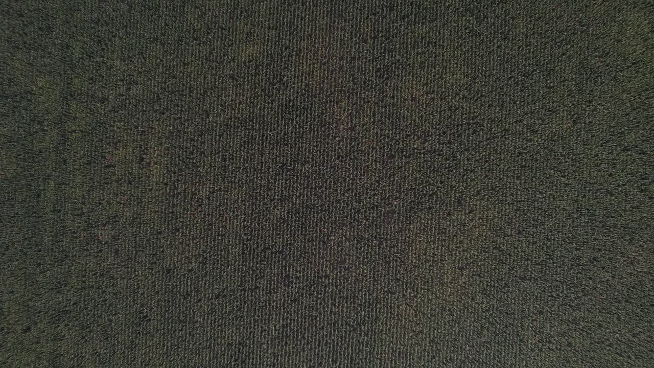 vista aérea de la cosecha de maíz en el campo de siembra, argentina