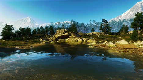 paisaje montañoso con lago y bosque