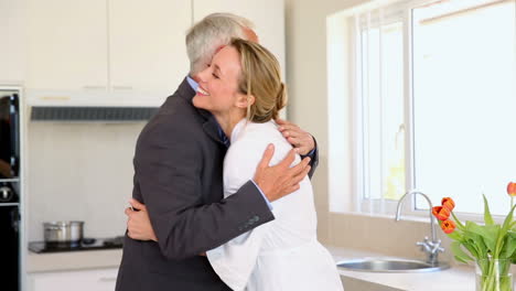 Man-saying-goodbye-to-his-wife-in-the-morning