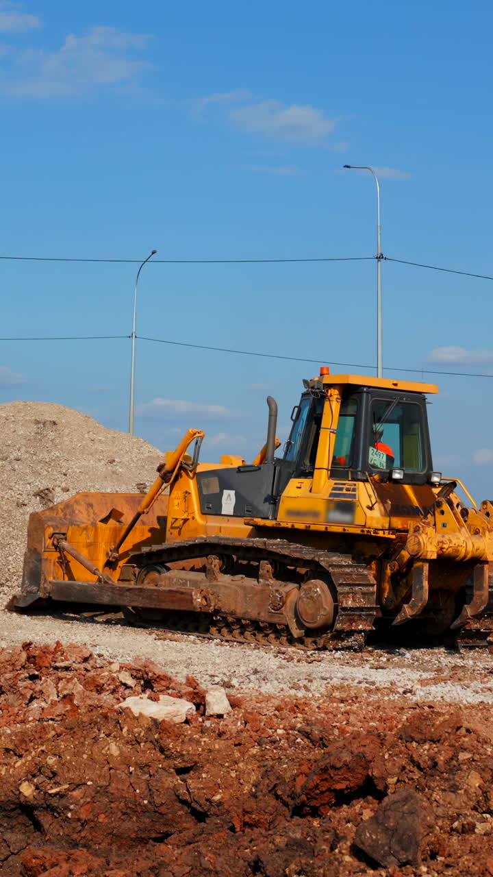 excavadora en un sitio de construcción