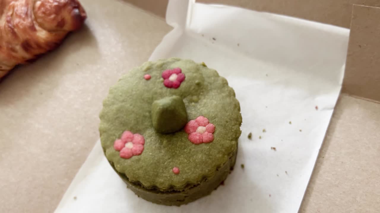 Cute Aesthetic Green Tea Matcha Tartlet Cream Cake with Cookie Lid Dessert