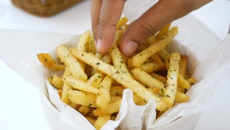 patatas fritas crujientes y sazonadas