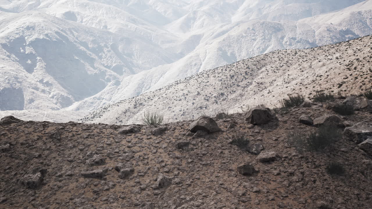 una vista panorámica de una cordillera desértica seca