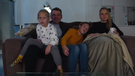 Familienzeit---Gemeinsam-Fernsehen