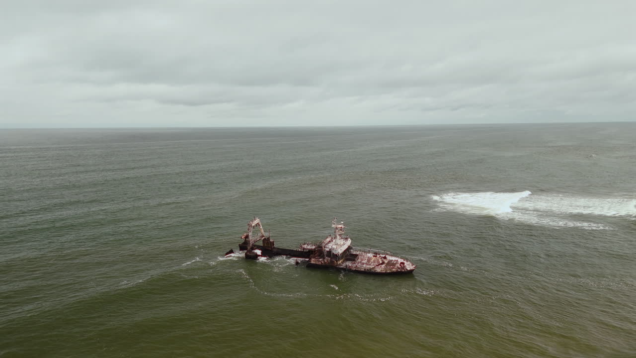 바다에서 침몰한 배