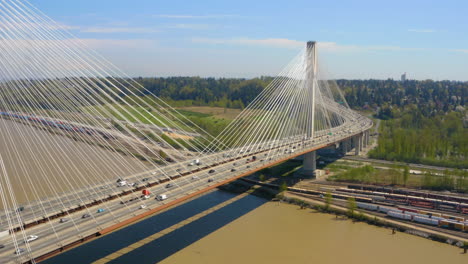 hermosa vista aérea del puente port mann en coquitlam, gran vancouver, columbia británica