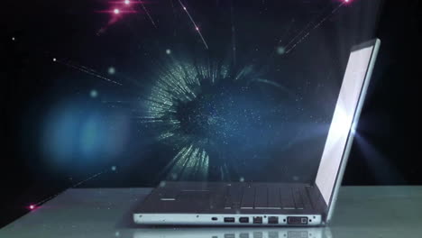 animación de una mujer de negocios caucásica usando una computadora portátil con un globo