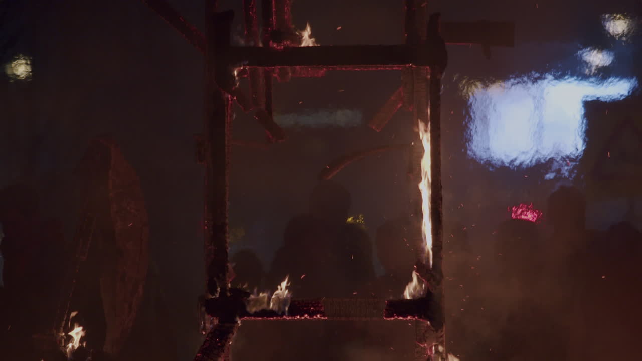 la quema de muñecas ninot por la noche en valencia