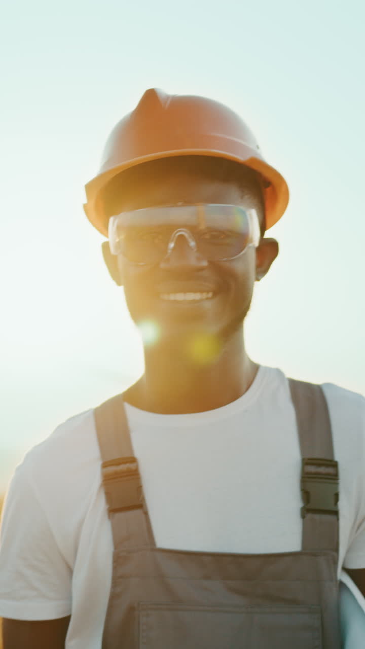 trabajador de la construcción sonriente