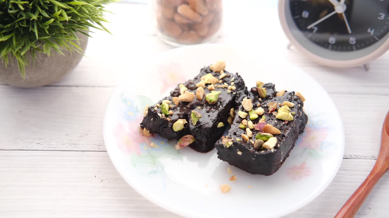 견과류와 함께 초콜릿 브라우니