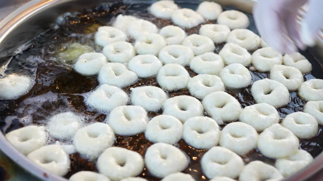 터키 디저트 로크마와 바클라바 비디오, 이스티클라 스트리트 타크시마, 베요글루 이스탄불, 터키