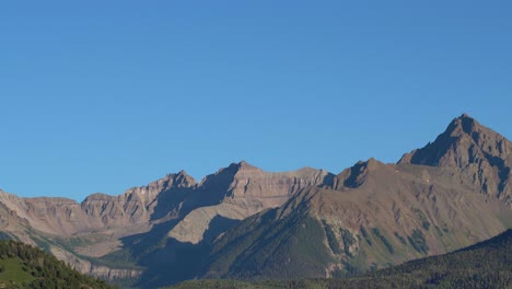 Panning-shot-of-Mt-Sneffels-on-a-sunny-summer-day