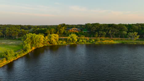 Lovely-weeping-willows-lining-the-edge-of-the-lake