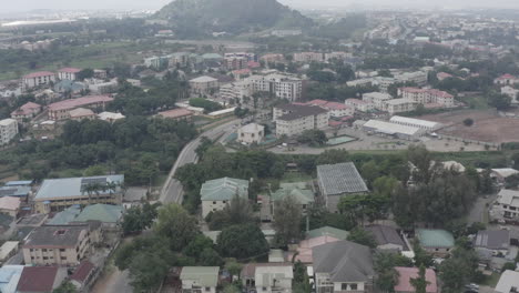 Barrio-Suburbano-De-Abuja,-Nigeria---Paso-Elevado-Aéreo