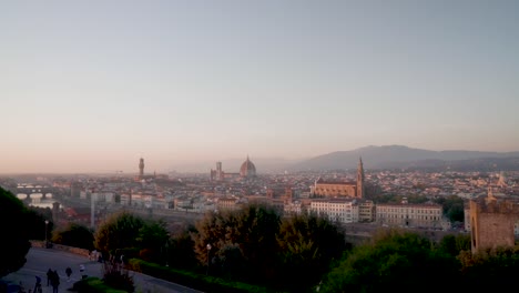 Overlooking-the-city-of-Florence,-Italy