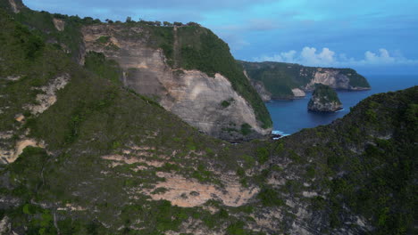 Kelingking-Beach-Drone-Pullaway-Momente-Nach-Sonnenuntergang-Indonesien