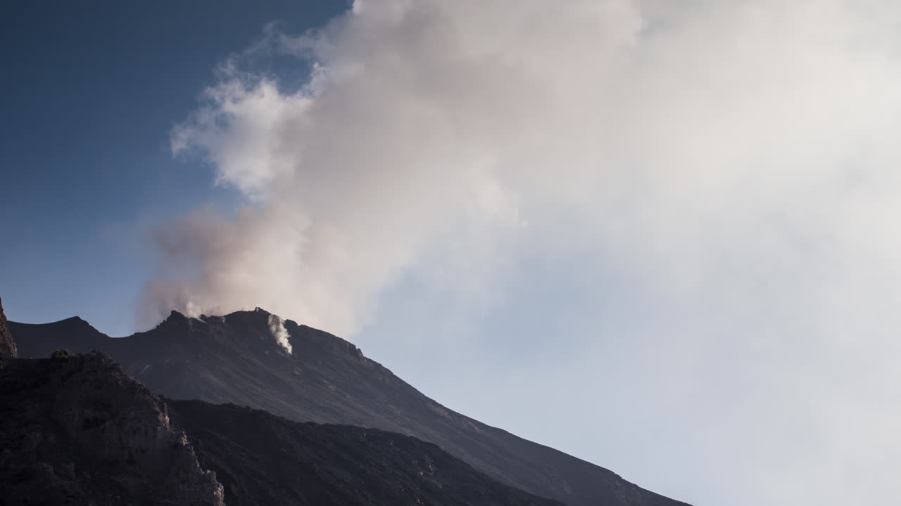 스트롬볼리 화산 4k 35