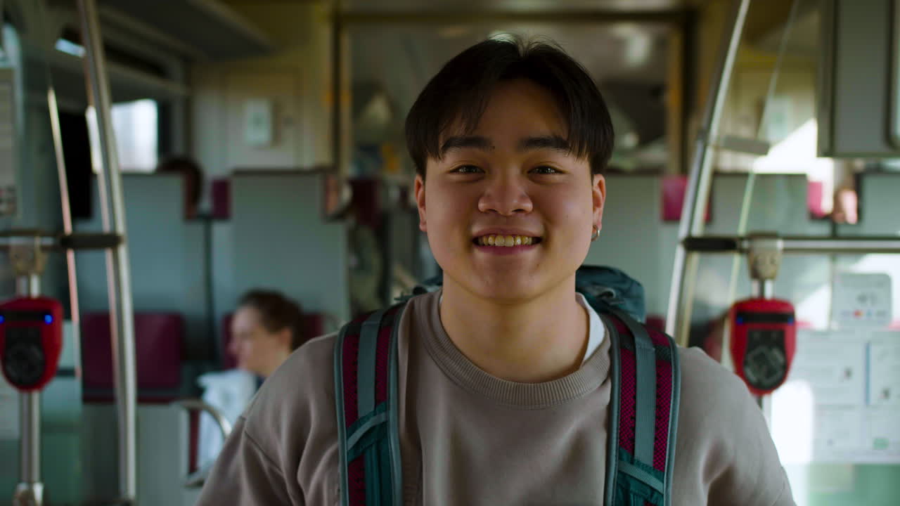 기차로 여행하는 남자