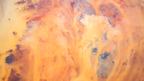 volando sobre la tierra en el iss. volando sobre el desierto, vista aérea desde el espacio.