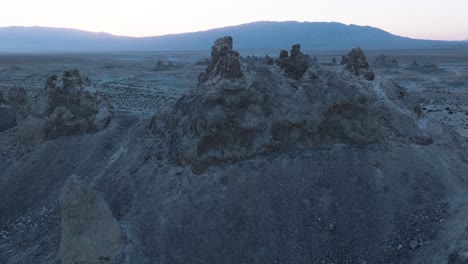 un avión no tripulado disparó trona pinnacles desierto de california al amanecer