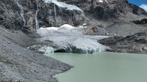fotografía aérea del glaciar de fellaria y su lago oriental - valmalenco - sondrio