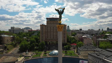 monumento y hotel de kiev