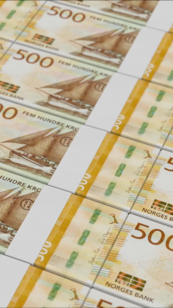 Vertikales Video von 500 NORWEGISCHEN KRONEN Banknoten, gedruckt von einer Gelddruckmaschine