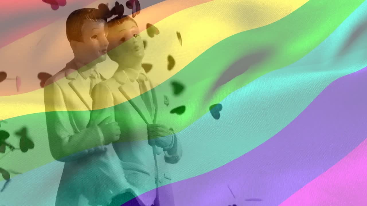 estatua de una pareja gay con bandera del arco iris