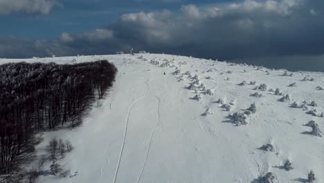 el majestuoso pico de chumerna en bulgaria: un refugio aéreo de invierno