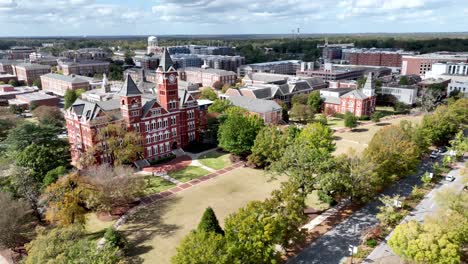 retiro aéreo rápido desde samford hall en el campus de la universidad de auburn