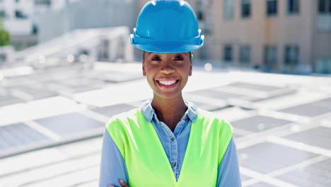 Paneles-Solares,-Industria-Y-Rostro-De-Una-Mujer-Joven