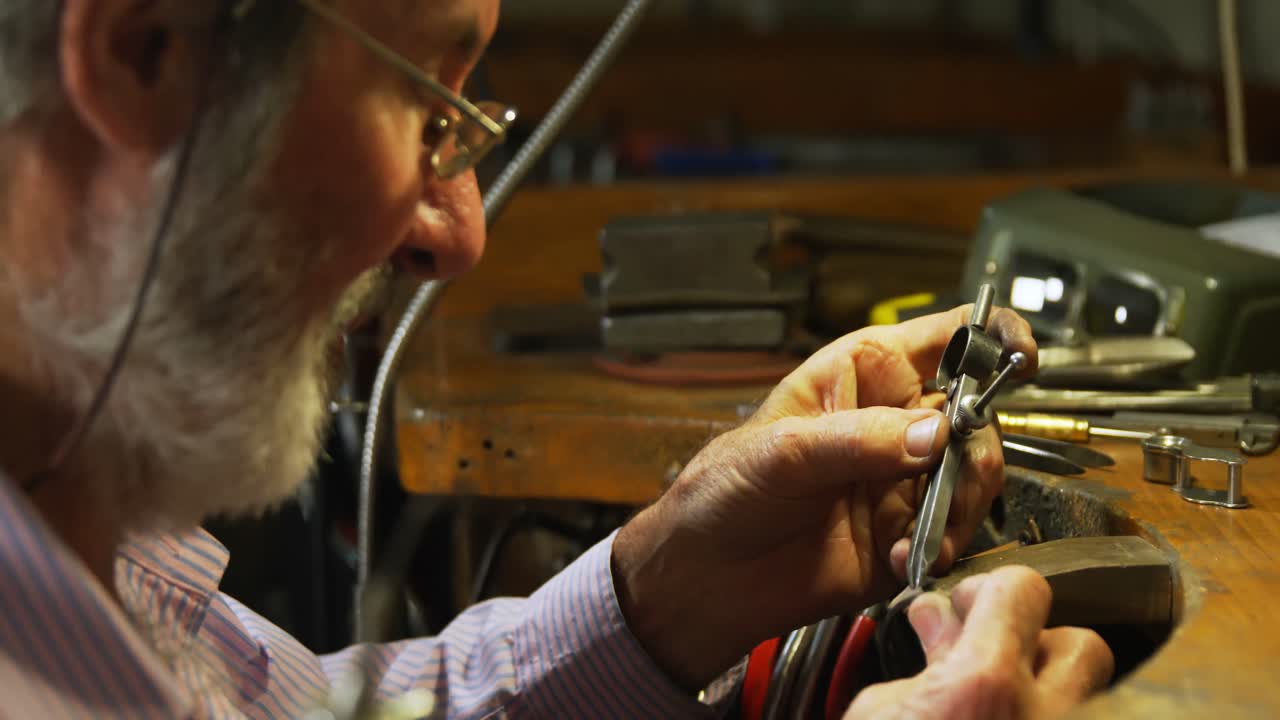 4k 워크 ⁇  에서 일 하는 금공