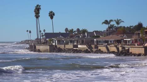 Casas-De-Playa-Del-Sur-De-California-Durante-Una-Tormenta-Muy-Grande