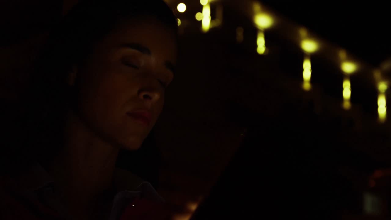 デジタル タブレットを使用して実業家