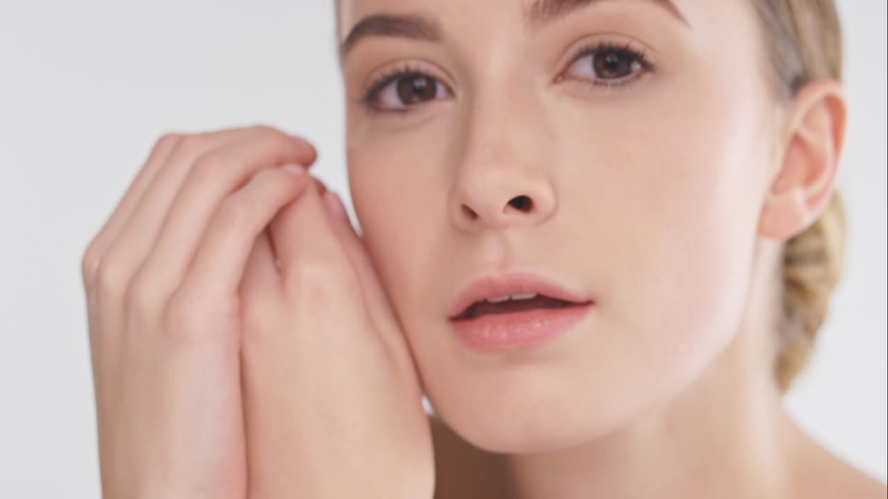 여성의 얼굴을 가까이에서