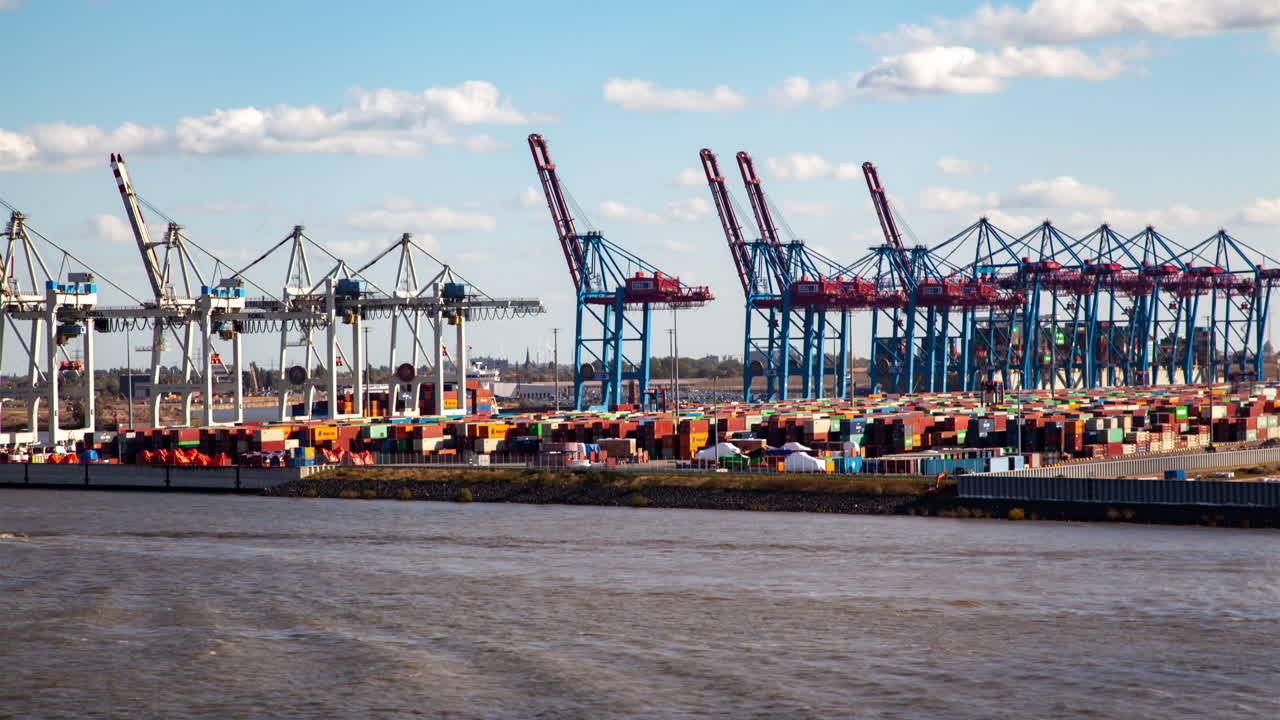 Hamburg Port &amp;amp;amp; Cranes: Scenic Skyline