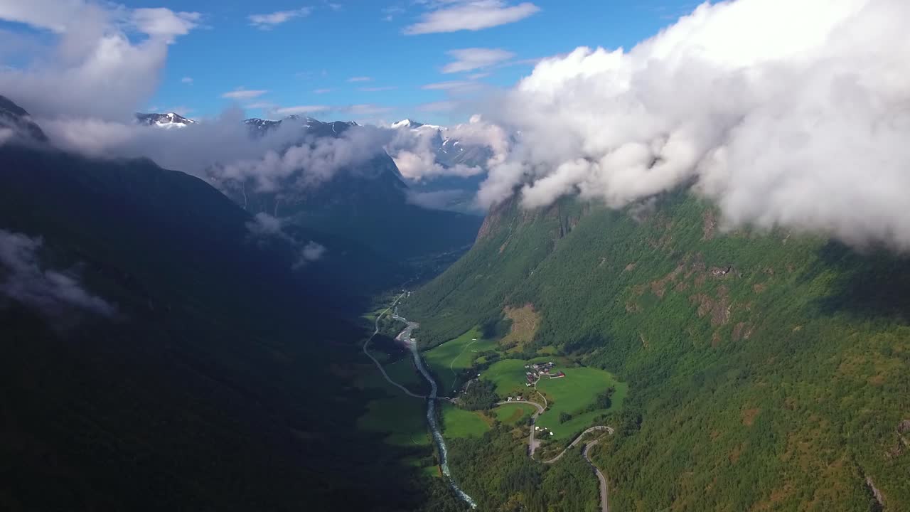 imágenes aéreas de la hermosa naturaleza de noruega.