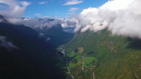 Imágenes-Aéreas-Hermosa-Naturaleza-Noruega.