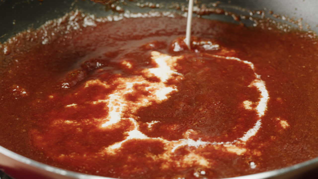 Making a Creamy Brown Sauce