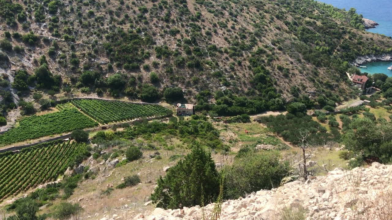 cala dubovica en la isla de hvar, croacia