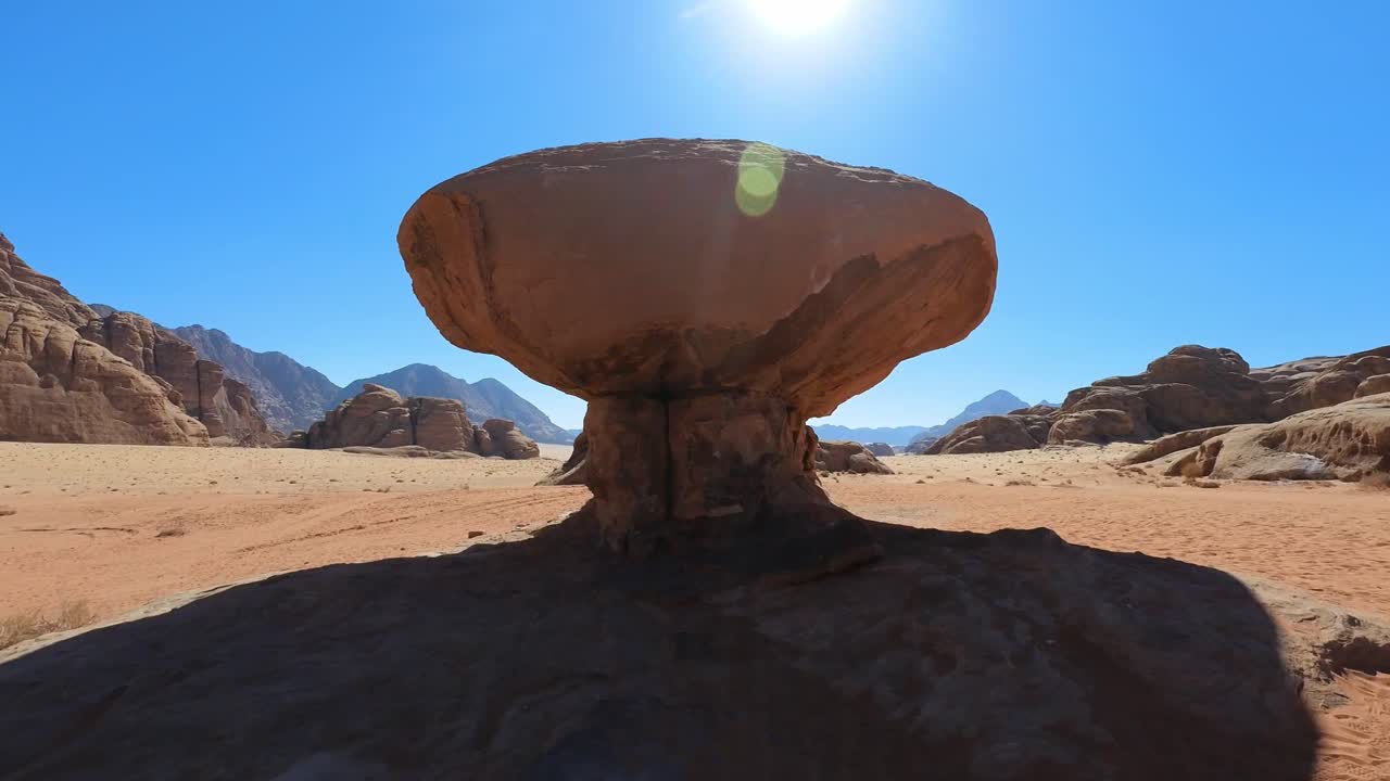 roca de hongos en wadi rum