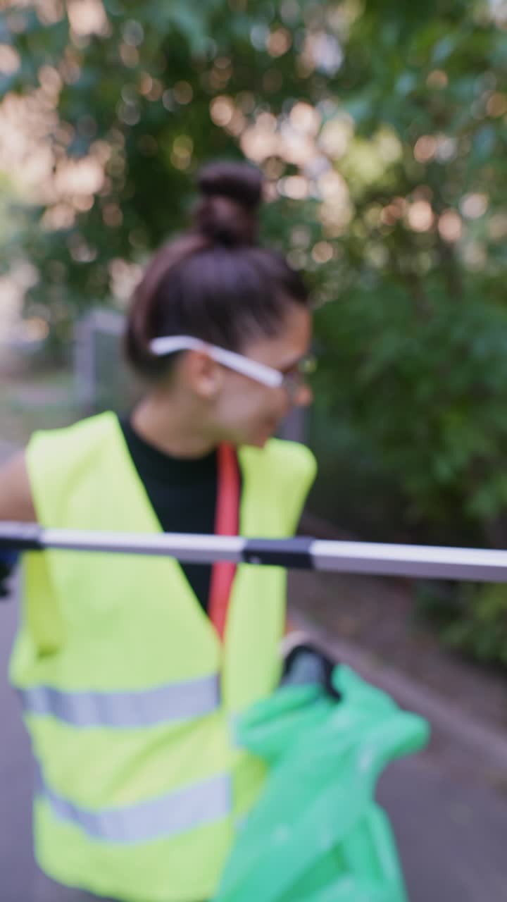 자원 봉사자 에 의한 거리 청소