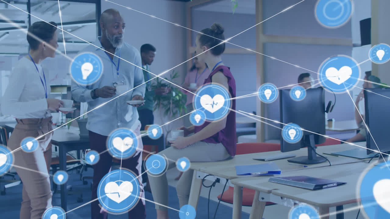 사무실에서 차 휴식시간에 아이디어를 공유하는 다양한 동료들에 대한 선으로 연결된 아이콘의 애니메이션