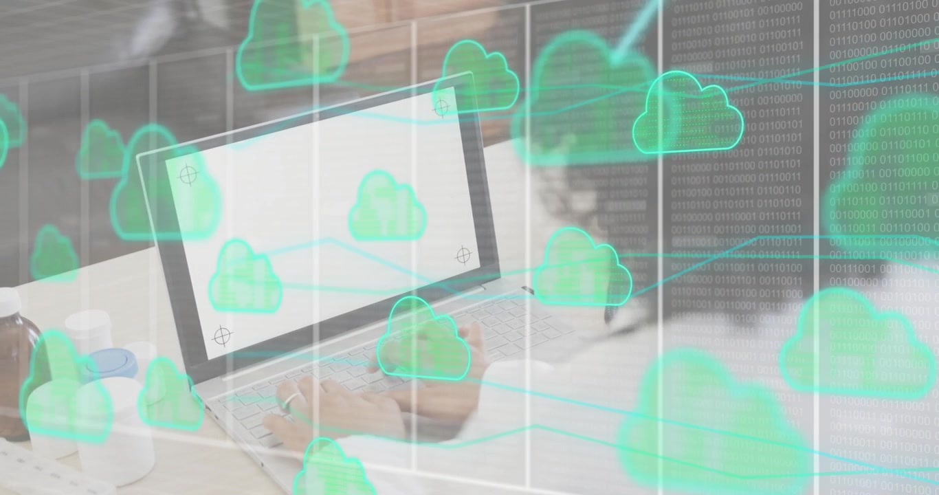 Una donna digita su un laptop, generando linee a griglia e collegando una rete cloud verde per una dimostrazione tecnologica