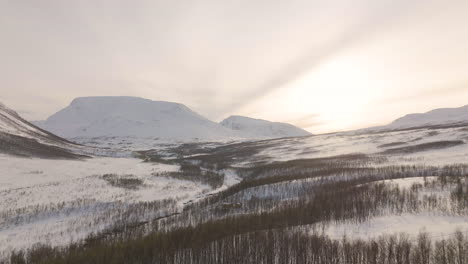 Weite-Verschneite-Wildnis-In-Skandinavien