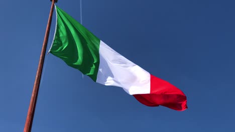 italian flag waving in the wind