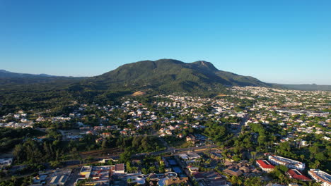 Encantadora-Y-Pintoresca-Ciudad-De-Puerto-Plata-Durante-La-Puesta-De-Sol-Dorada-En-República-Dominicana