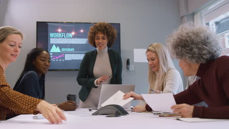 Pregnant-Businesswoman-Leading-Creative-Meeting-With-Colleagues-Around-Table-In-Modern-Office