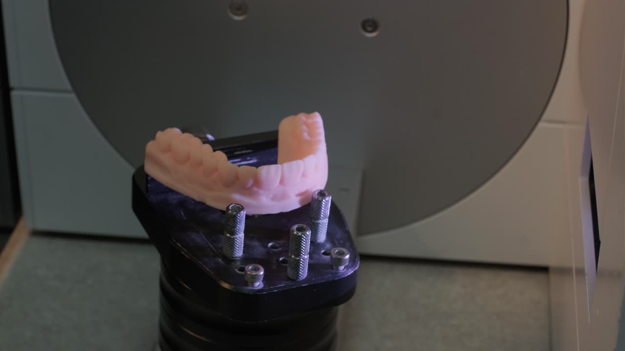 escáner dental 3d que captura el modelo de prótesis de arco completo